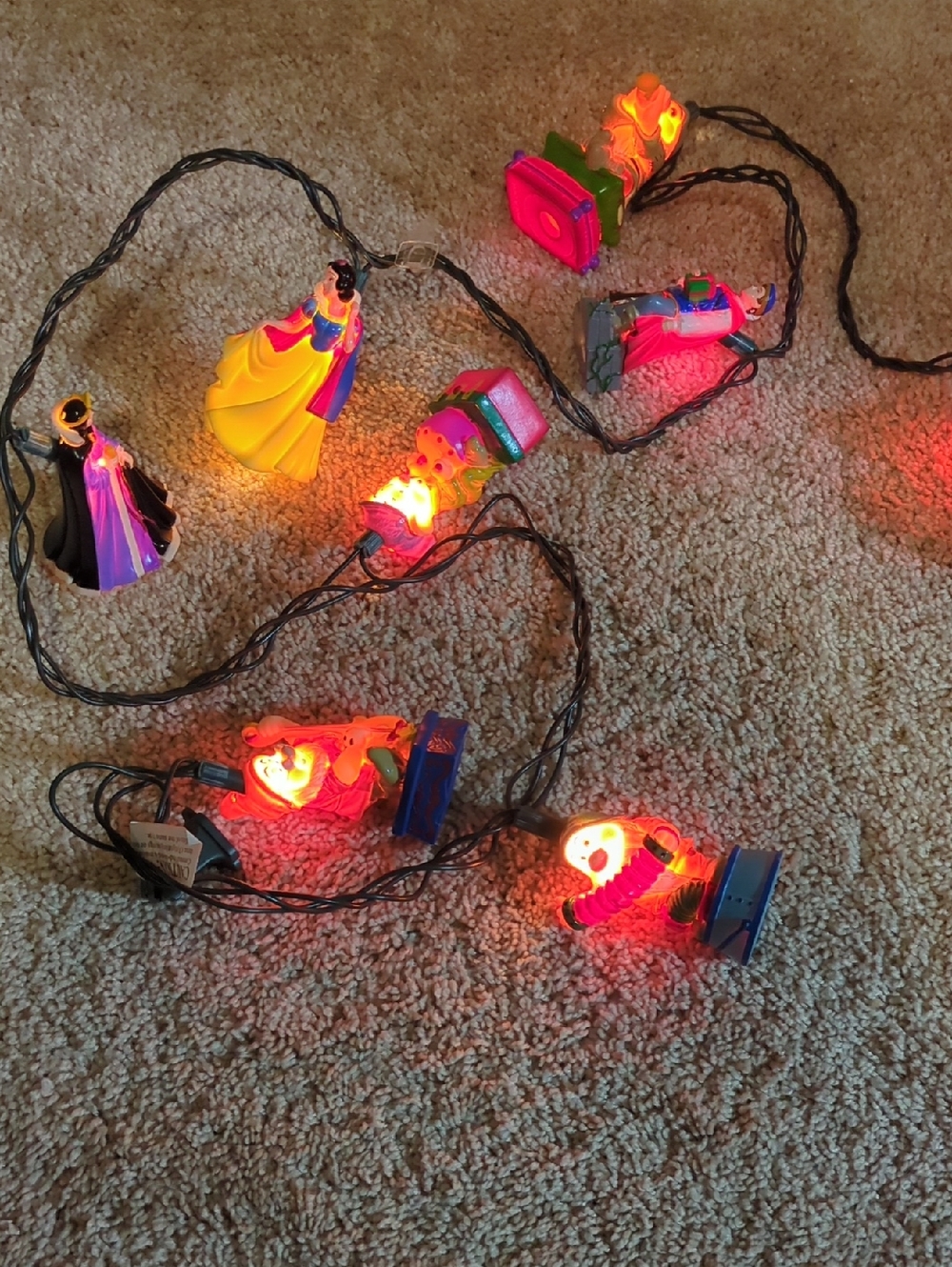 Disney Snow White Christmas Lights - Picture 4 of 6
